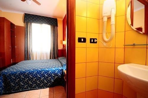 Termini Station Rooms Рим Екстер'єр фото